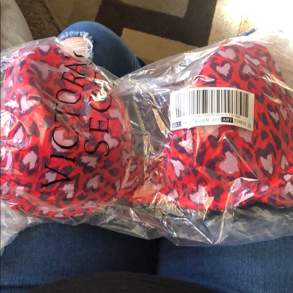 Victoria secrets bra!